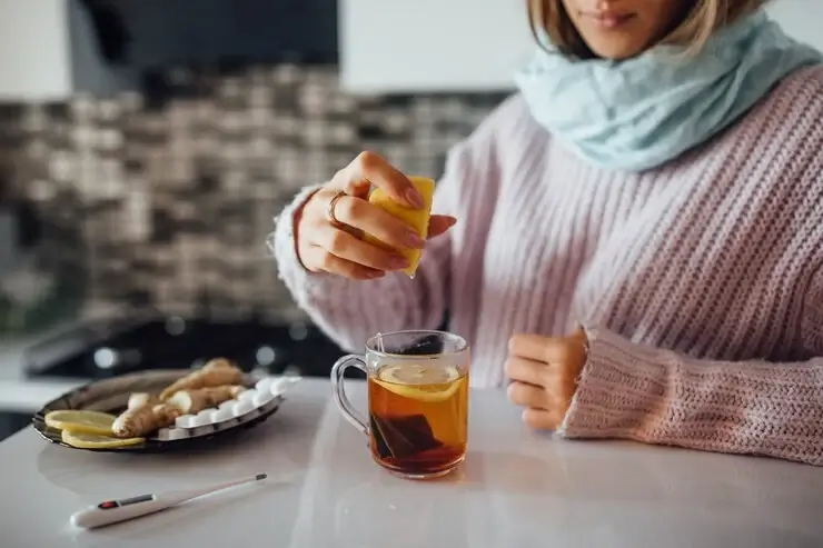 افزایش مصرف مایعات در زمان گلودرد خشک